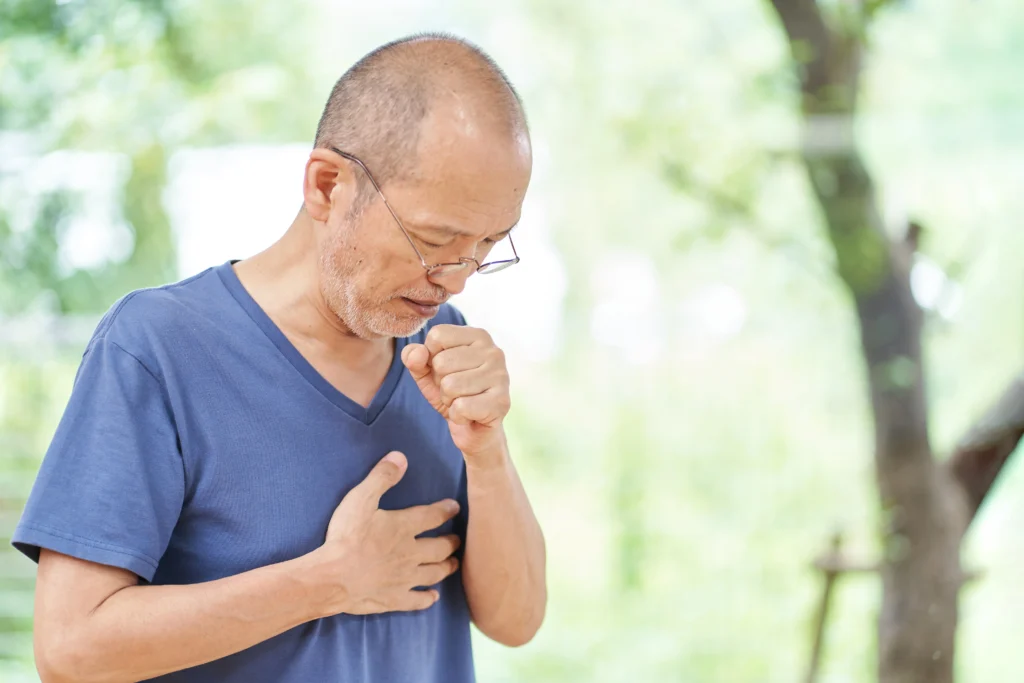 Can Mold Cause Pneumonia? 1 A old man coughing due to increase symptom of pneumonia.
