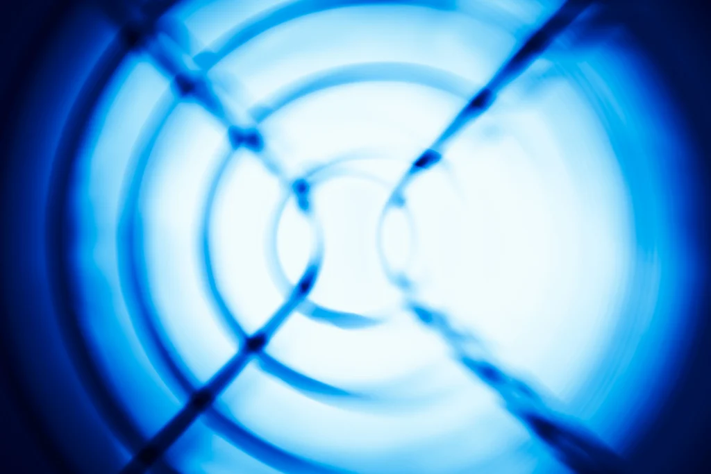 sound waves in the dark - Does UV light kill mold?